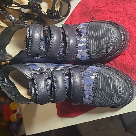 Christian Louboutin - Picture 1 of 8